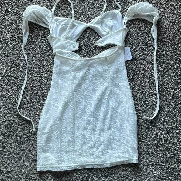 NWT Outcast Millie White Mini Dress Womens Small White Floral Party Festival - Picture 2 of 5